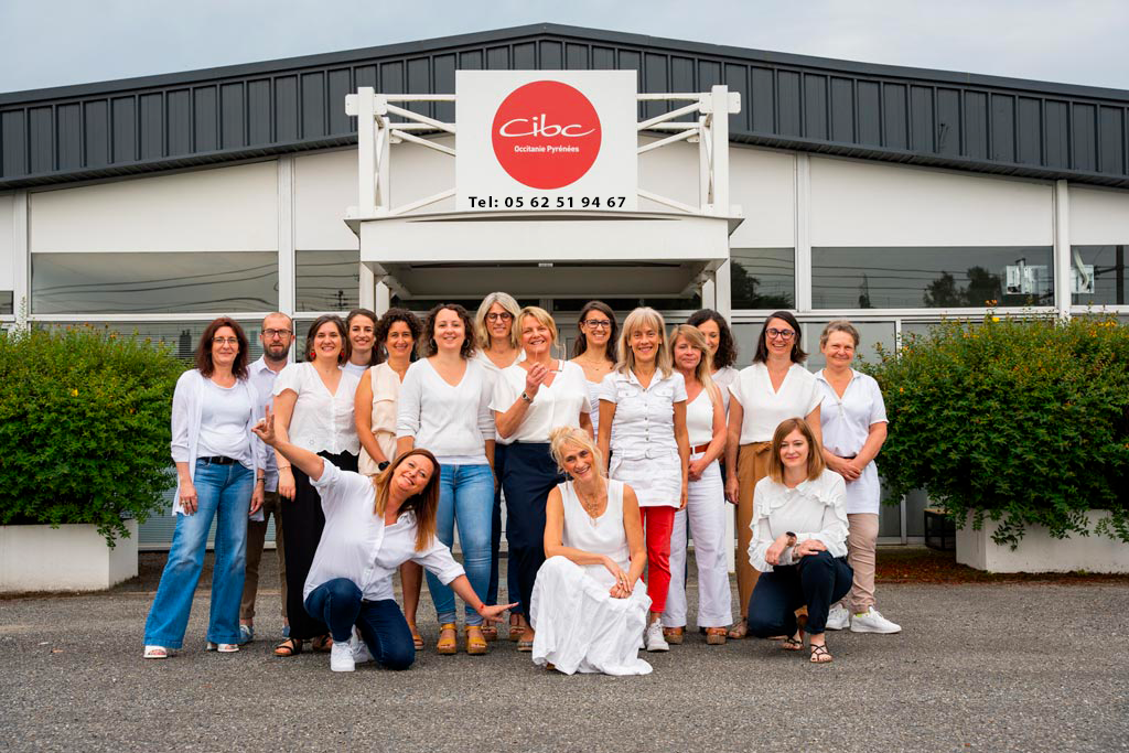 Photo de groupes des conseillers du CIBC de Tarbes devant leurs locaux